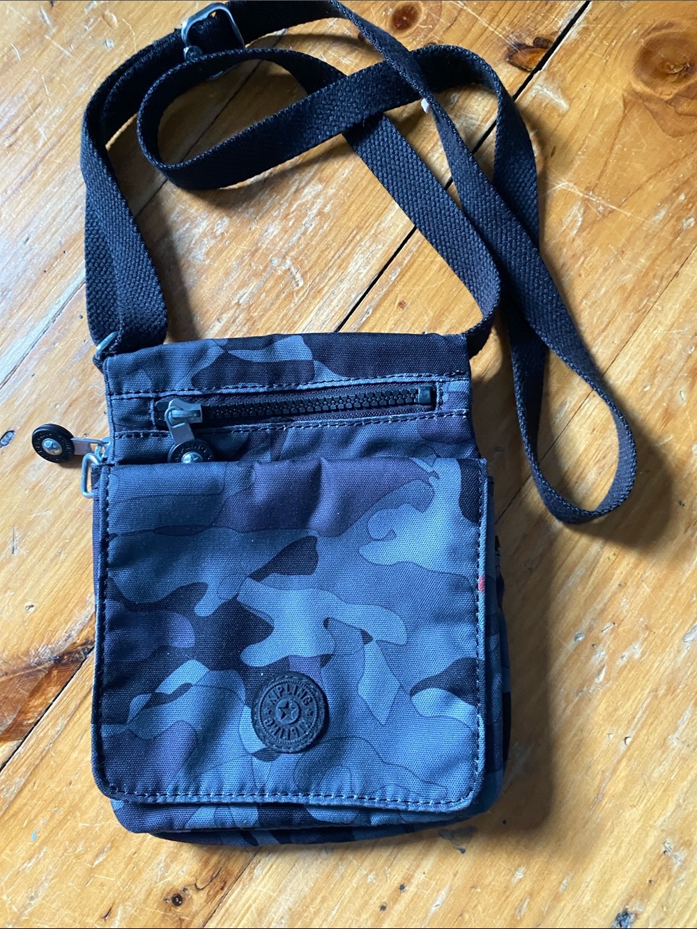 Kipling Crossbody Shoulder Bag in Charcoal Camo great condition